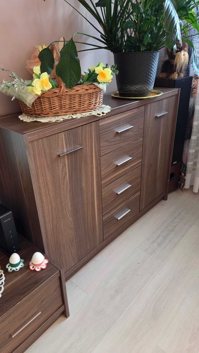 używane meble do salonu komoda