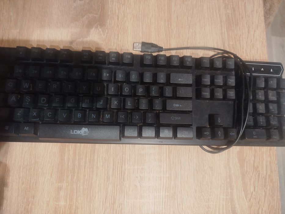 Sprzedam komputer używany w dobrym stanie!