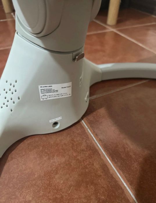 Espreguiçadeira kinderkraft como nova! Tem 5 níveis de movimento, tem ruído branco e outras músicas trás o cabo usb!