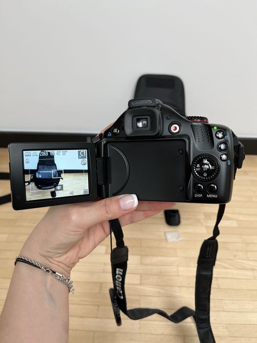 Aparat fotograficzny Canon + pokrowiec