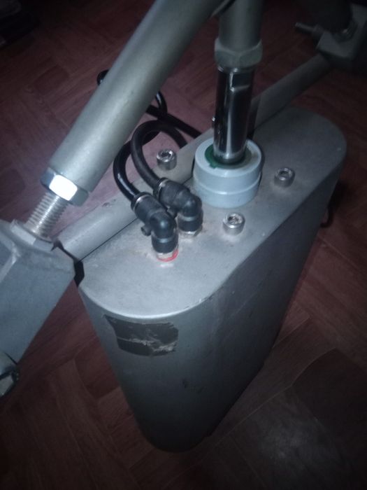 Подводный пневмоэлектрический буксировщик