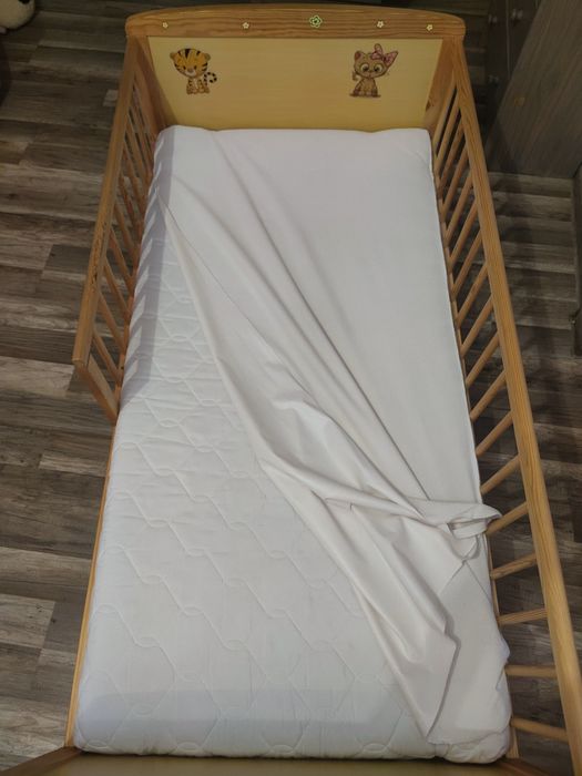 Łóżko drewniane z barierką 140/70 z maracem