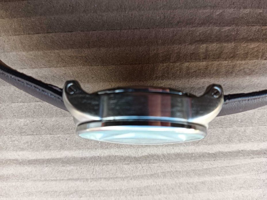 Relógio mecânico CARTIER, de requinte e elegância.