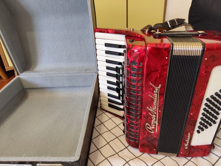 Акордеон Royal Standard Meteor Аккордеон
