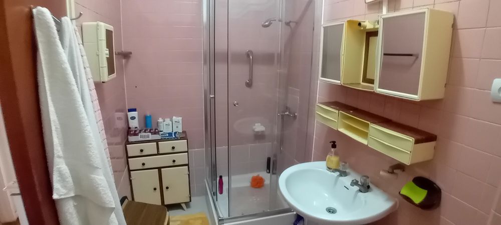 Alugo quartos no centro de Peniche