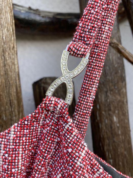 Червона сукня