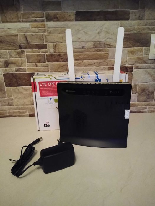 Router Huawei B593s-22 z dodatkowymi zewnętrznymi antenami