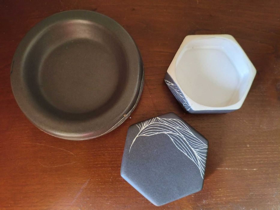 Conjunto Cerâmica Artística Assinada - Caixa Hexagonal e Taça