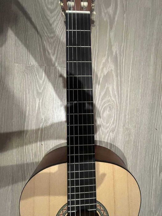 Продам класична гітара YAMAHA C-40M