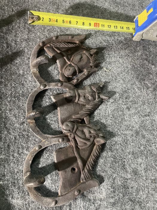 Żeliwny wieszak ścienny 3 haczyki – styl loft / vintage