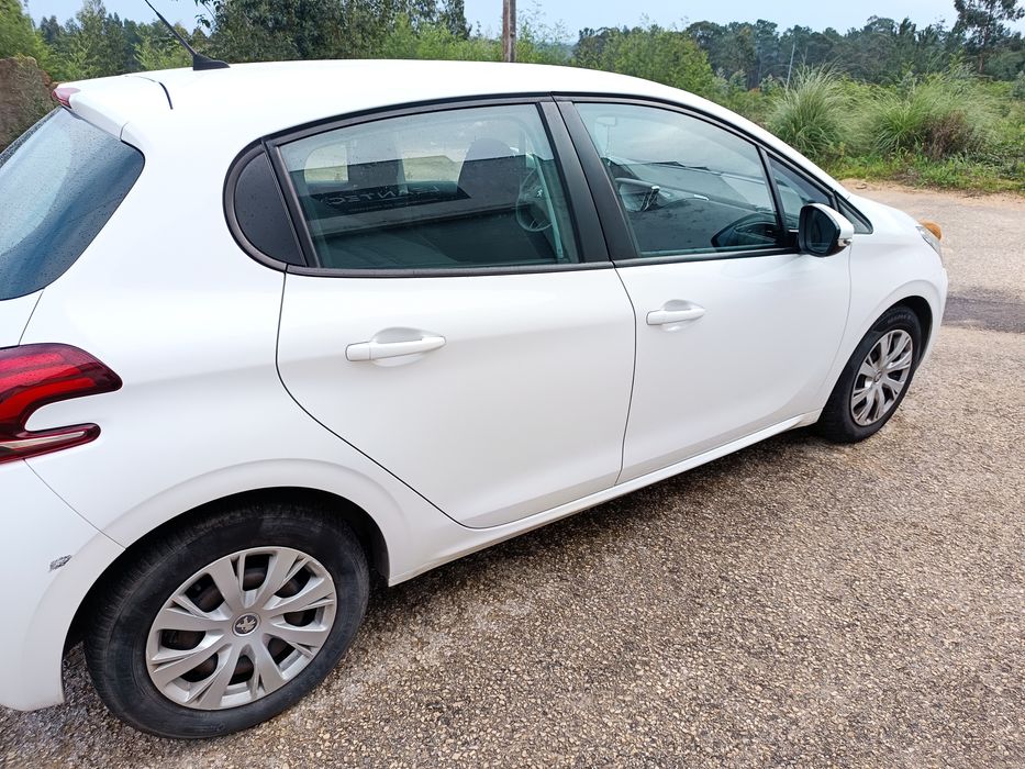 Peugeot 208 1.6 HDI 75cv