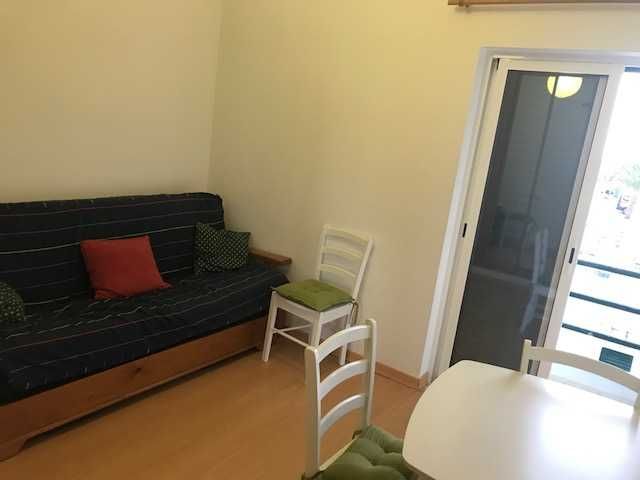 T2 com piscina, primeira linha de praia
