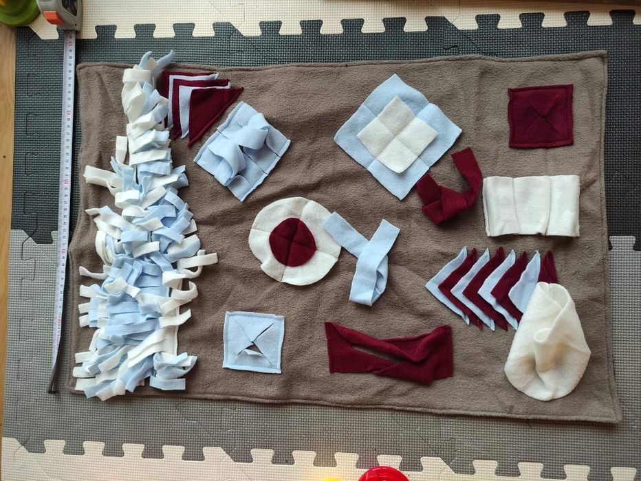 Mata węchowa zabawka edukacyjna dla Psa Kota 47x73 Mikołajki przysmak