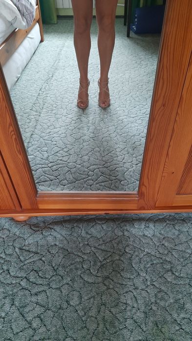 Beżowe sandałki Baldowski 38