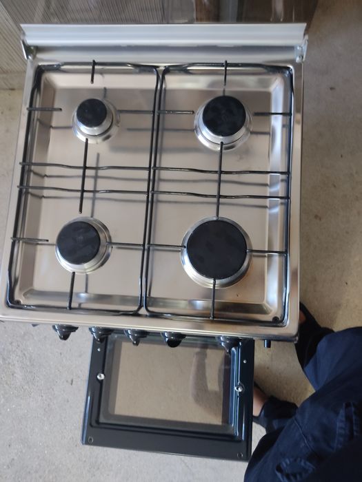 Fogão a gas e elétrico