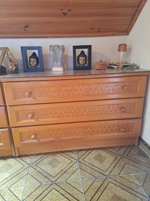 Mobilia de quarto completa em Pinho(Madeira Maciça)