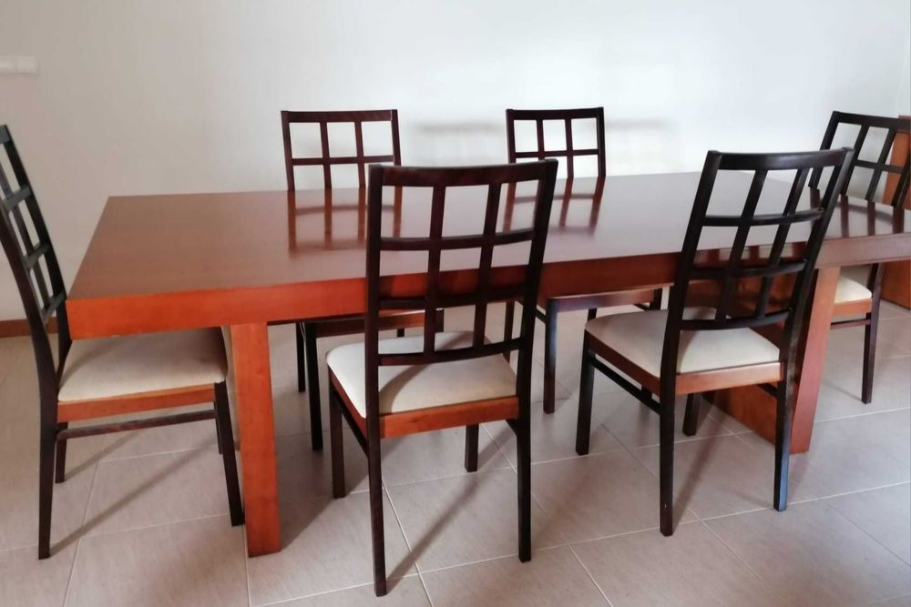 Mesa de jantar 2,40x1,10 com 8 cadeiras