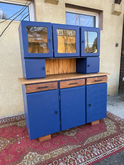 Na sprzedaż kredens kuchenny PRL po renowacji.