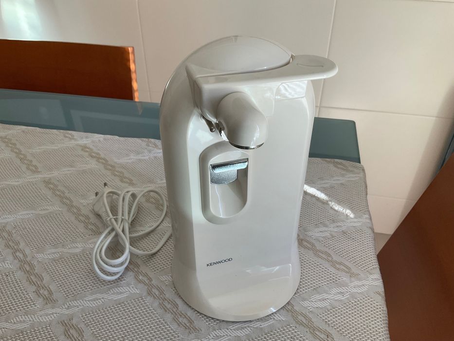 Máquina café filtro, abre latas, relógios Timex, Azzaro