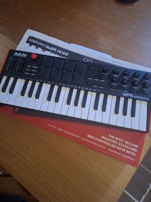 Teclado MIDI AKAI MPK Mini Plus
