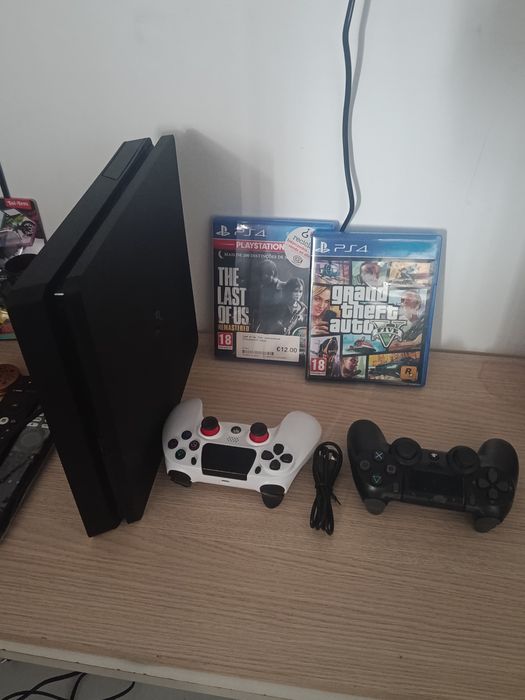 Ps4 slim 1TB bom estado uso pouco.