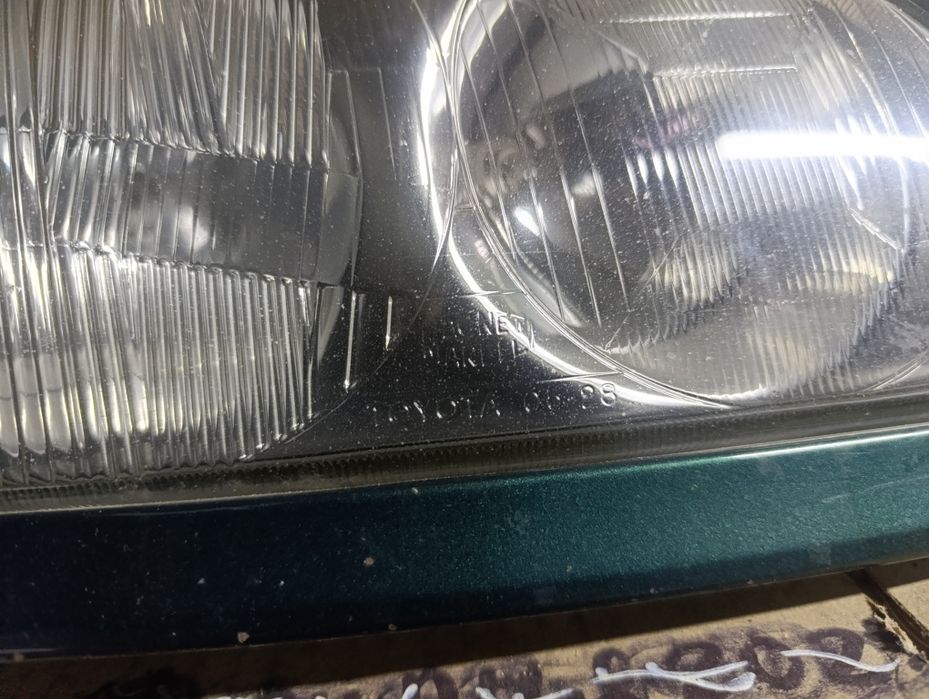 Фара права Toyota Avensis t22 авенсіс т22