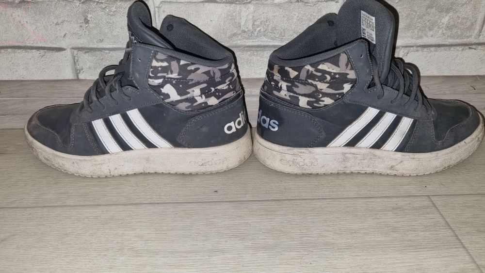 Кроссовки осенние Addidas.