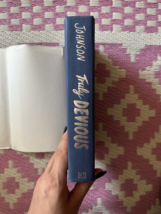 Truly Devious | Maureen Johnson | Inglês | HARDCOVER (Portes Incl.)