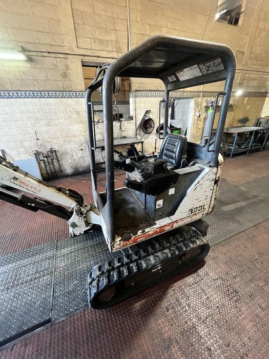 Giratoria Bobcat 320L