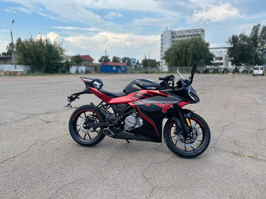 Один на все місто! Мотоцикл CFMOTO 250SR LITE