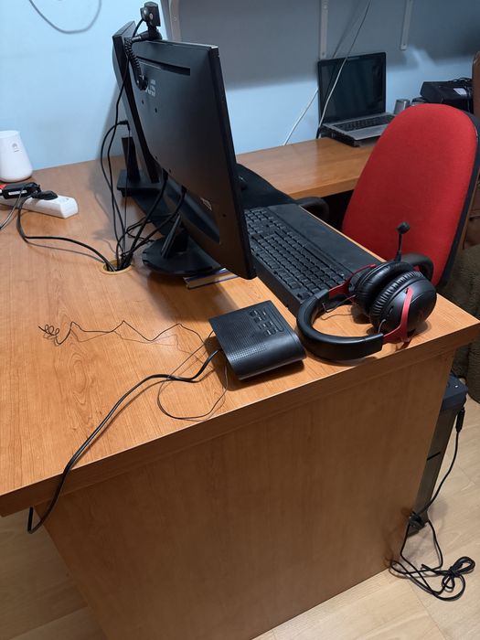 Secretaria e estante de escritorio em excelente estado para despachar