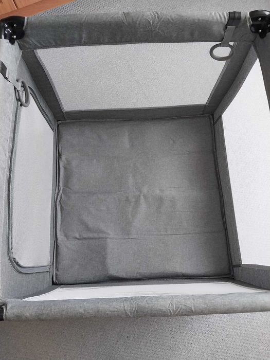 Продам дитячий манеж Caretero Quadra