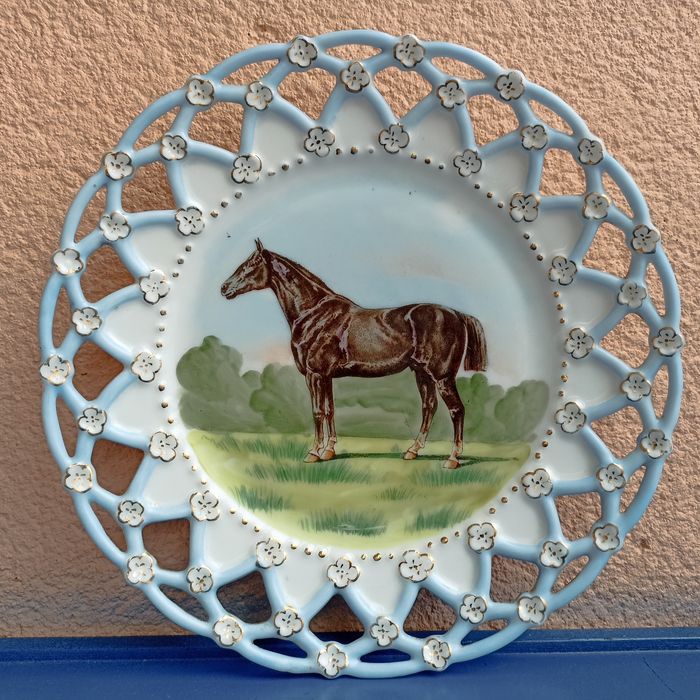 Prato raro rendado Vista Alegre 1881 com motivo cavalo