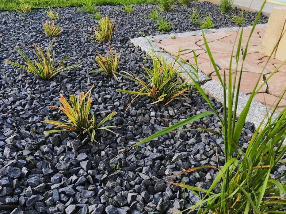 Grys bazaltowy szary czarny kruszywo kamienie ozdobne kamień ogrodowy
