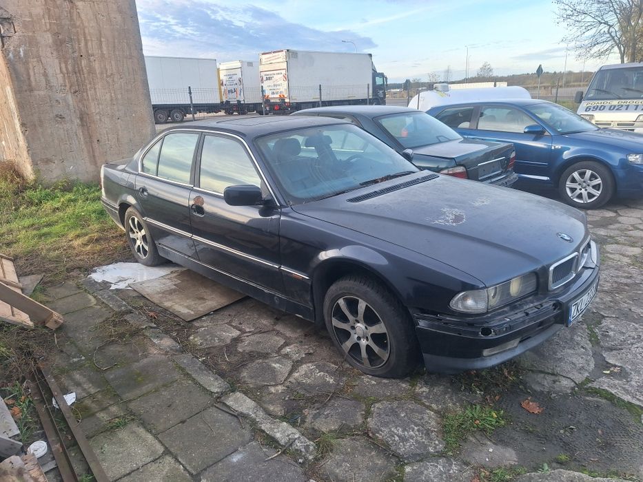 BMW e38 728iA na części