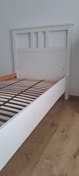 Cama solteiro cor branca c/ estrado - em muito bom estado