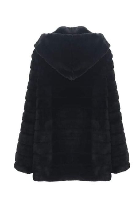 Damski płaszcz z miękkiego sztucznego futra z kapturem