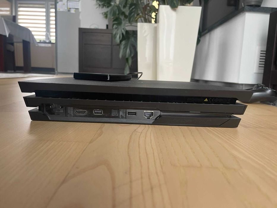 PS4 Pro 1TB (CUH-7016B) + Dysk Zewnętrzny Seagate 2TB (Łącznie 3TB!) + Pad | Zadbana