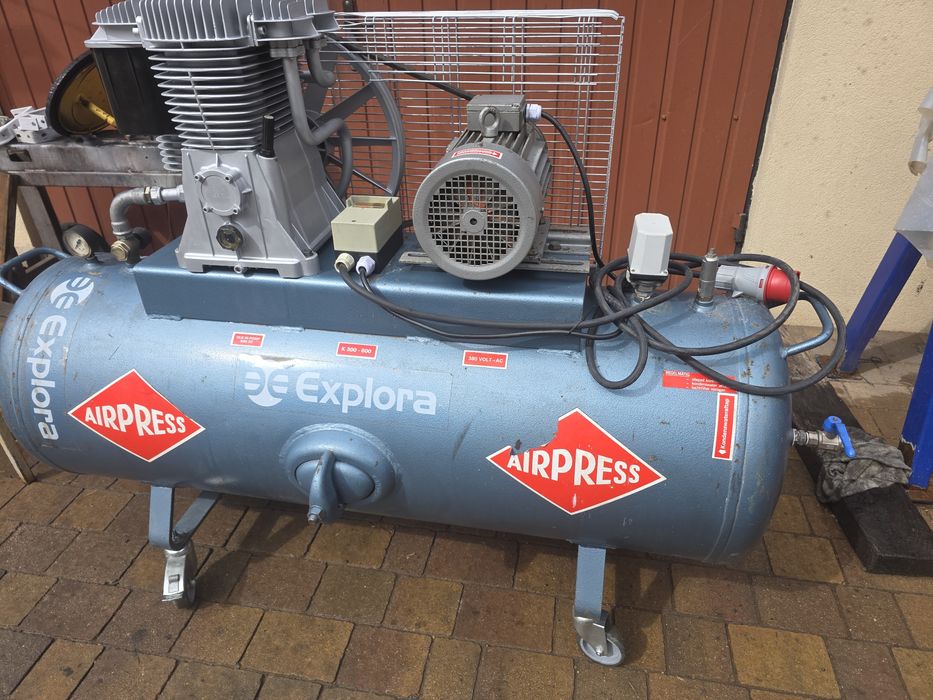 Sprężarka kompresor   AIRPRESS K300  Zbiornik  300 litrów