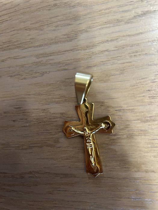 Krzyż złoty p585