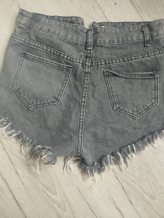 Damskie krótkie spodenki