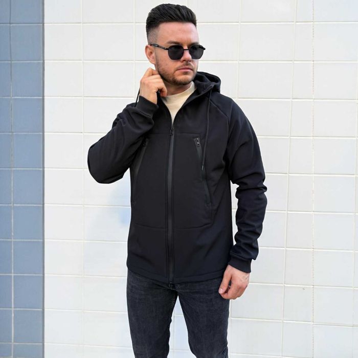 Чоловіча куртка демісезонна софтшел водовідштовхувальна вітровка чорна
