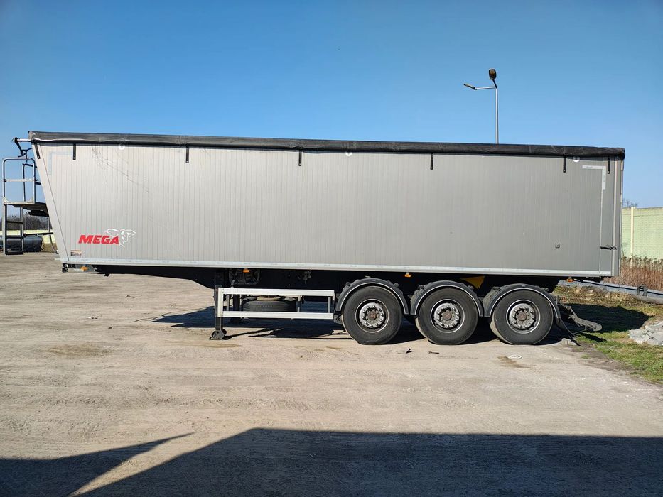 Mega Light  przebieg 160 tyś km, V=50m3, woziła tylko Agro produkty, wnętrze top