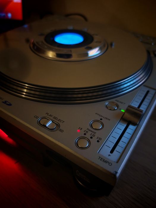 Technics SL‑DZ1200 – CD Player / Digital Turntable para DJ