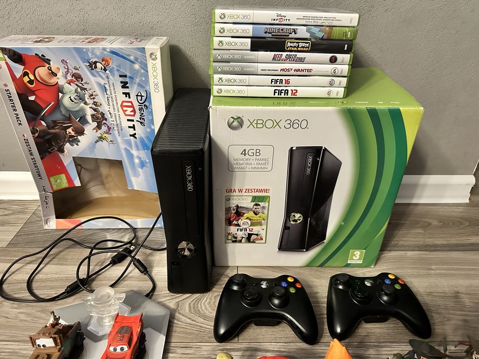 Konsola XBOX 360 + 2 pady + gry