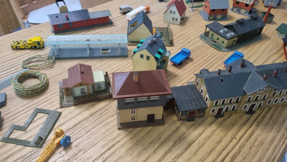 Domki i inne do kolejki makiety