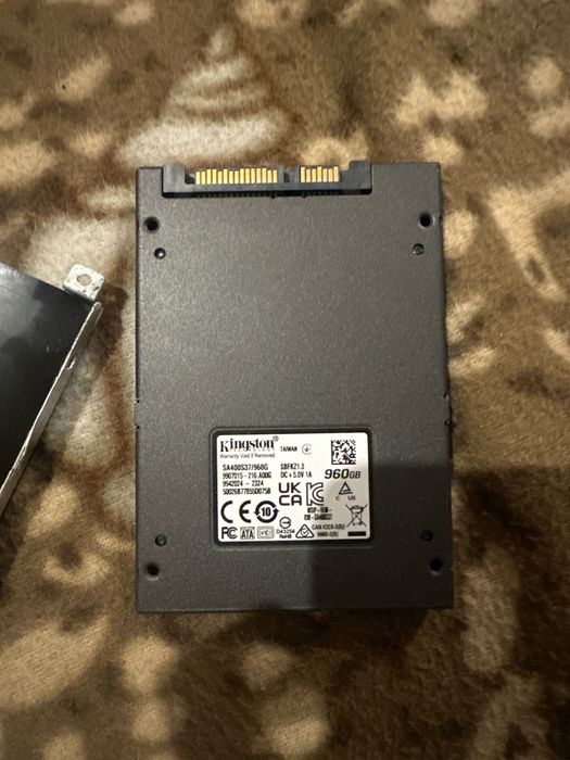 Продам ssd диск на 1тб.