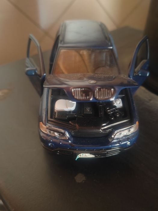 Model BMW X5 w skali 1/24