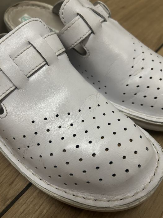 Buty klapki medyczne skórzane