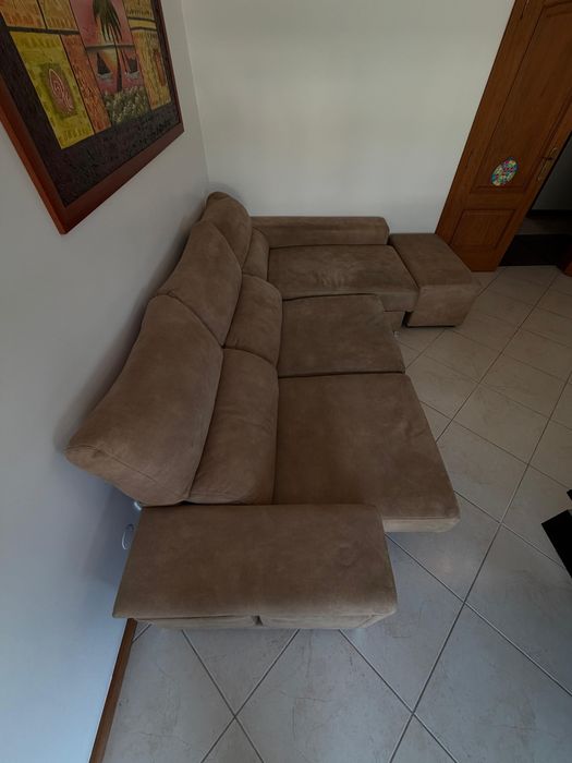 Sofá Moderno com Chaise Longue + Bancos de Apoio